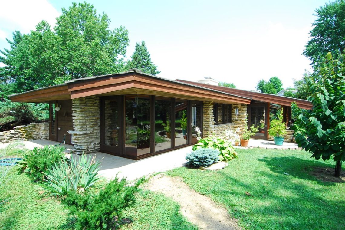 29 Mid-Century Homes – Exterior And Interior Examples &Amp; Ideas 297 Frank lloyd wright style home in illinois