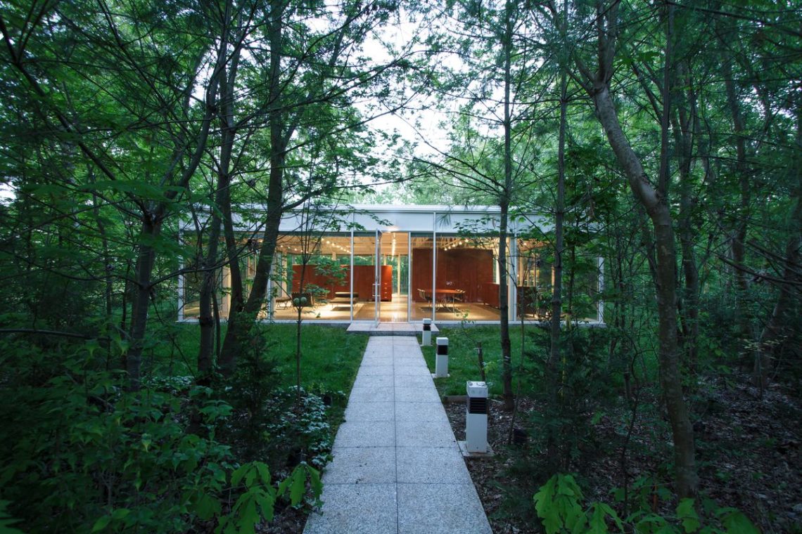 29 Mid-Century Homes – Exterior And Interior Examples &Amp; Ideas 252 Glass house in tennessee inspired by mies