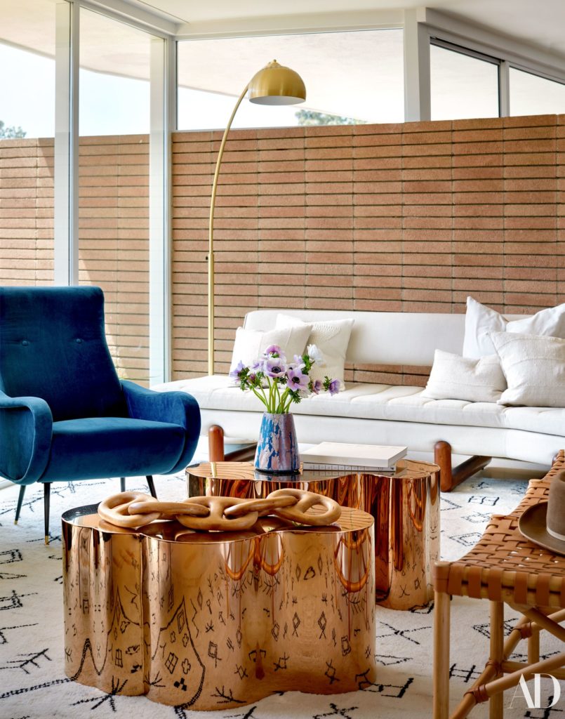 29 Mid-Century Homes – Exterior And Interior Examples &Amp; Ideas 338 Mandy moore’s mid-century home