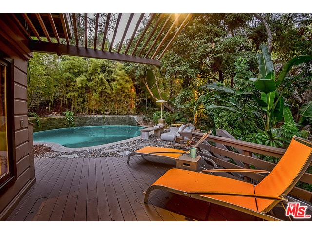 29 Mid-Century Homes – Exterior And Interior Examples &Amp; Ideas 300 Mid-century house in los angeles