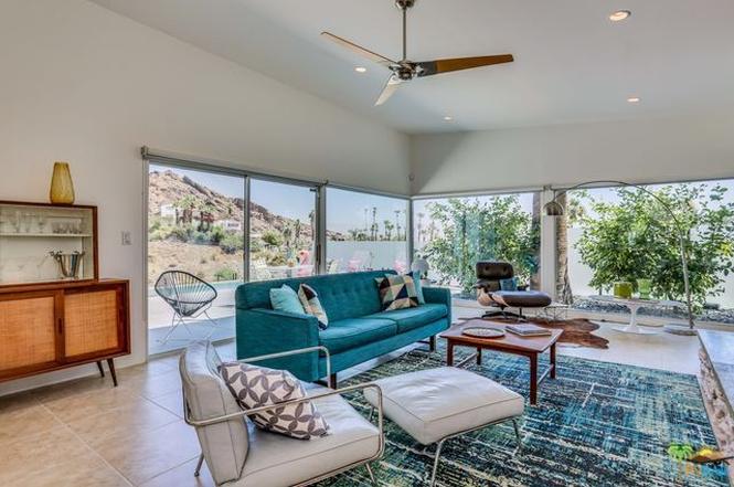 29 Mid-Century Homes – Exterior And Interior Examples &Amp; Ideas 359 Mid-century house with infinity pool