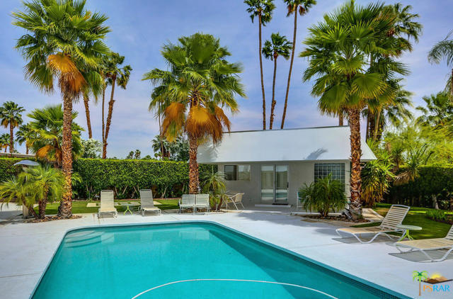 29 Mid-Century Homes – Exterior And Interior Examples &Amp; Ideas 304 Mid-century house with manicured grounds