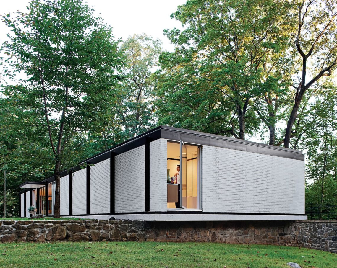 29 Mid-Century Homes – Exterior And Interior Examples &Amp; Ideas 335 Renovated mid-century home in new york