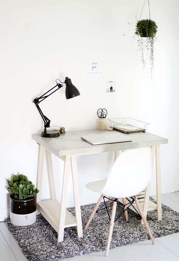 Diy desk with concrete desktop