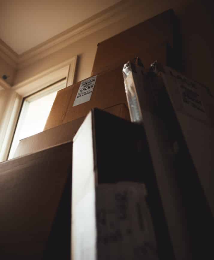 How to pack fragile items for moving 1