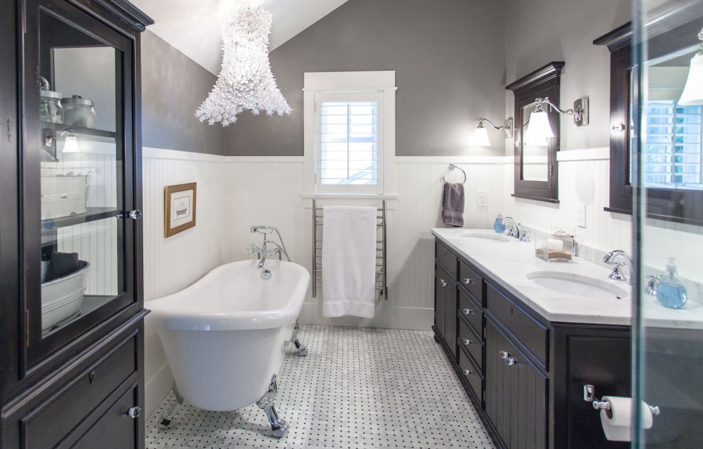 How to create a beautiful bathroom with wainscoting