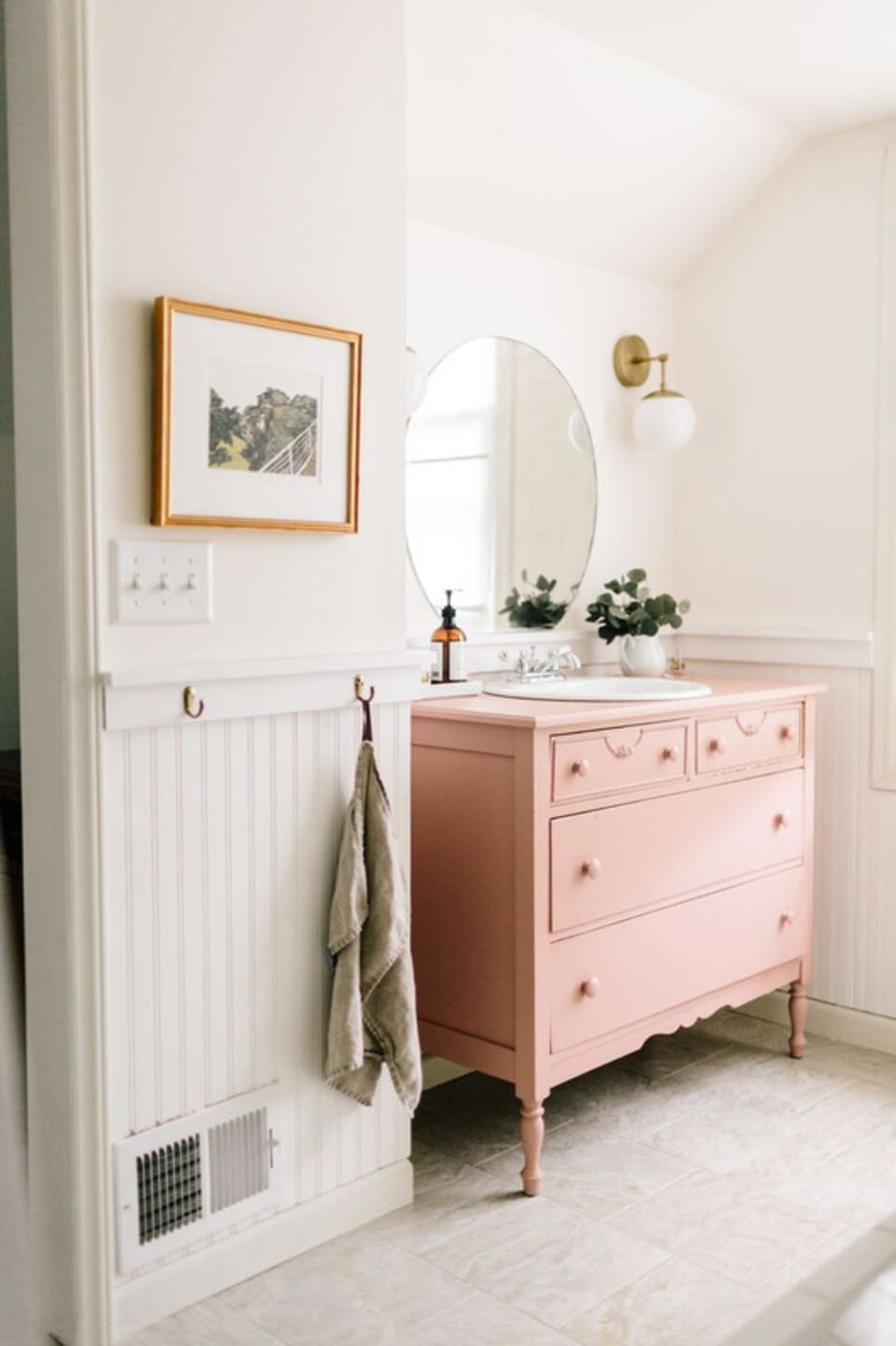 Bathroom wainscoting – what it is and how to use it?