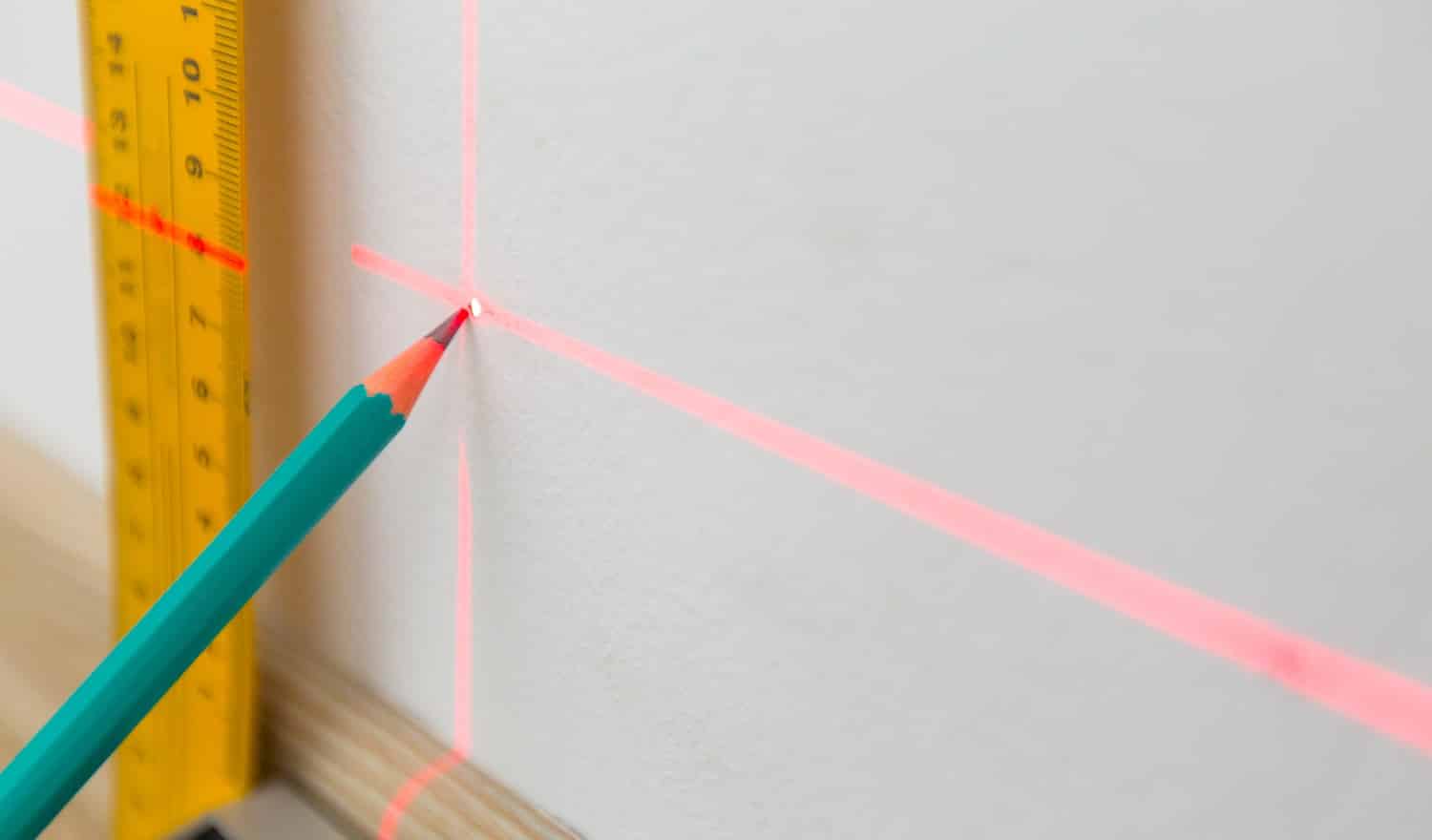 Laser level and lines on the wall