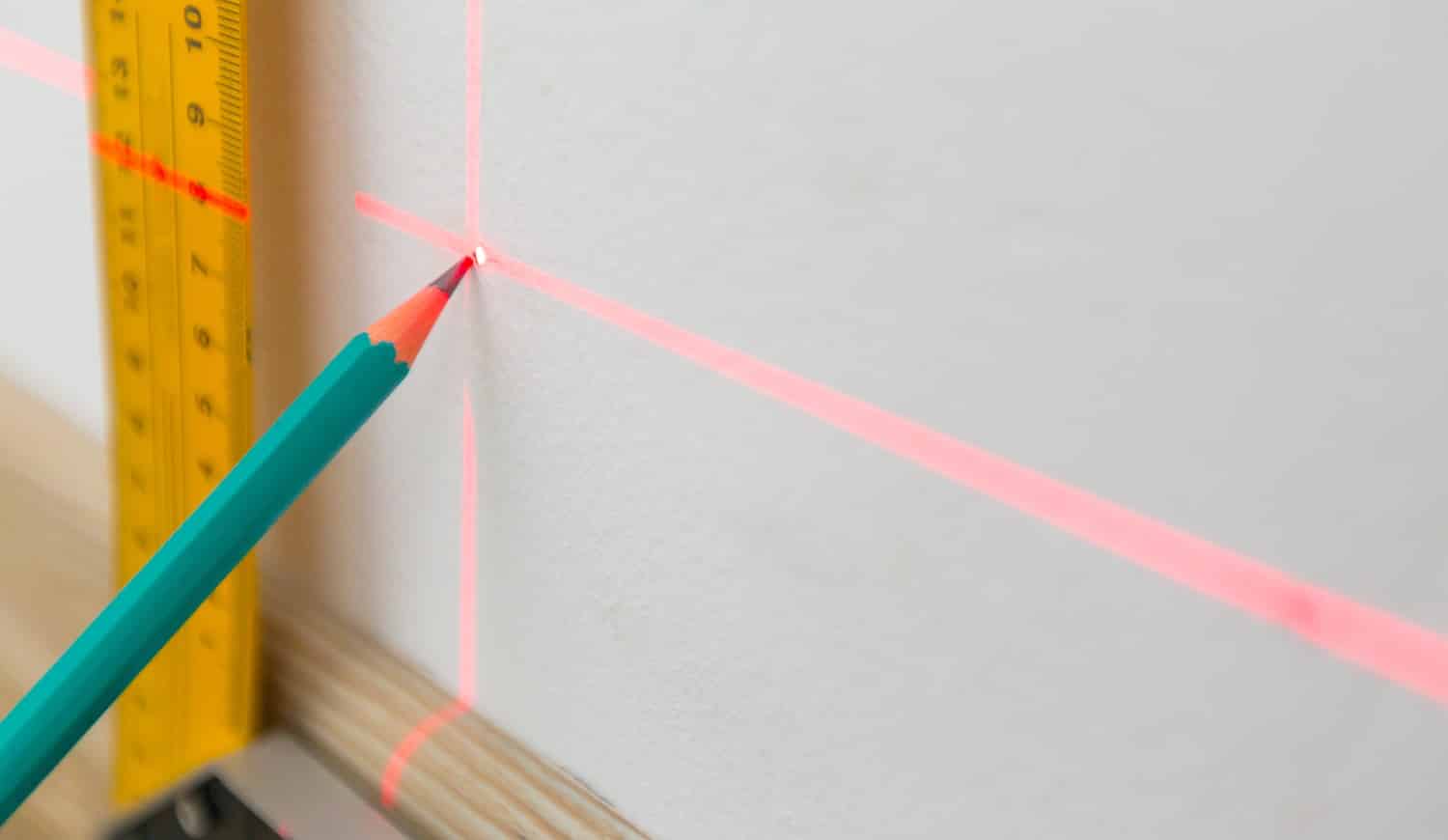 Laser level and lines on the wall