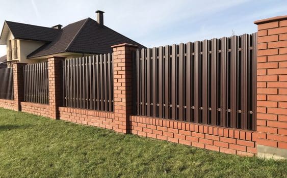 Sprayers for staining a fence buyer’s guide