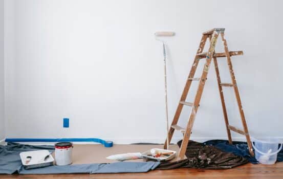 What is the difference between ceiling paint and wall paint