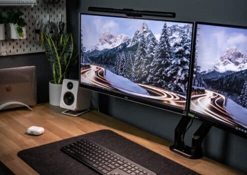 What is a dual monitor setup