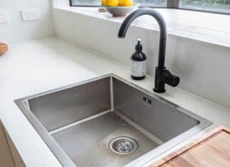 Do Undermount Sinks Have Faucet Holes