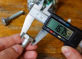 Measurement of the bolt head with an electronic caliper. How To Read A Digital Caliper.