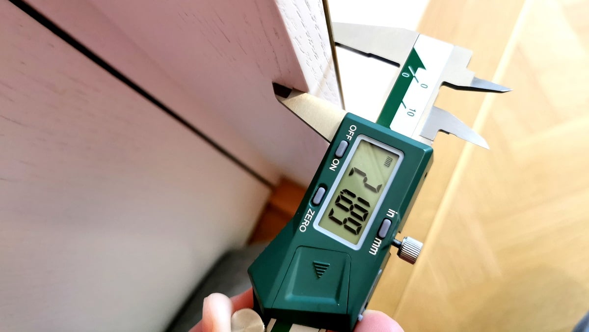 Digital caliper measuring door sills
