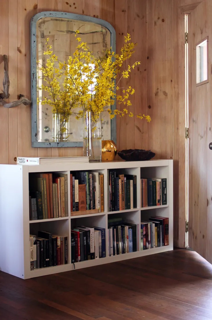 Using bookshelves to create a contemporary space