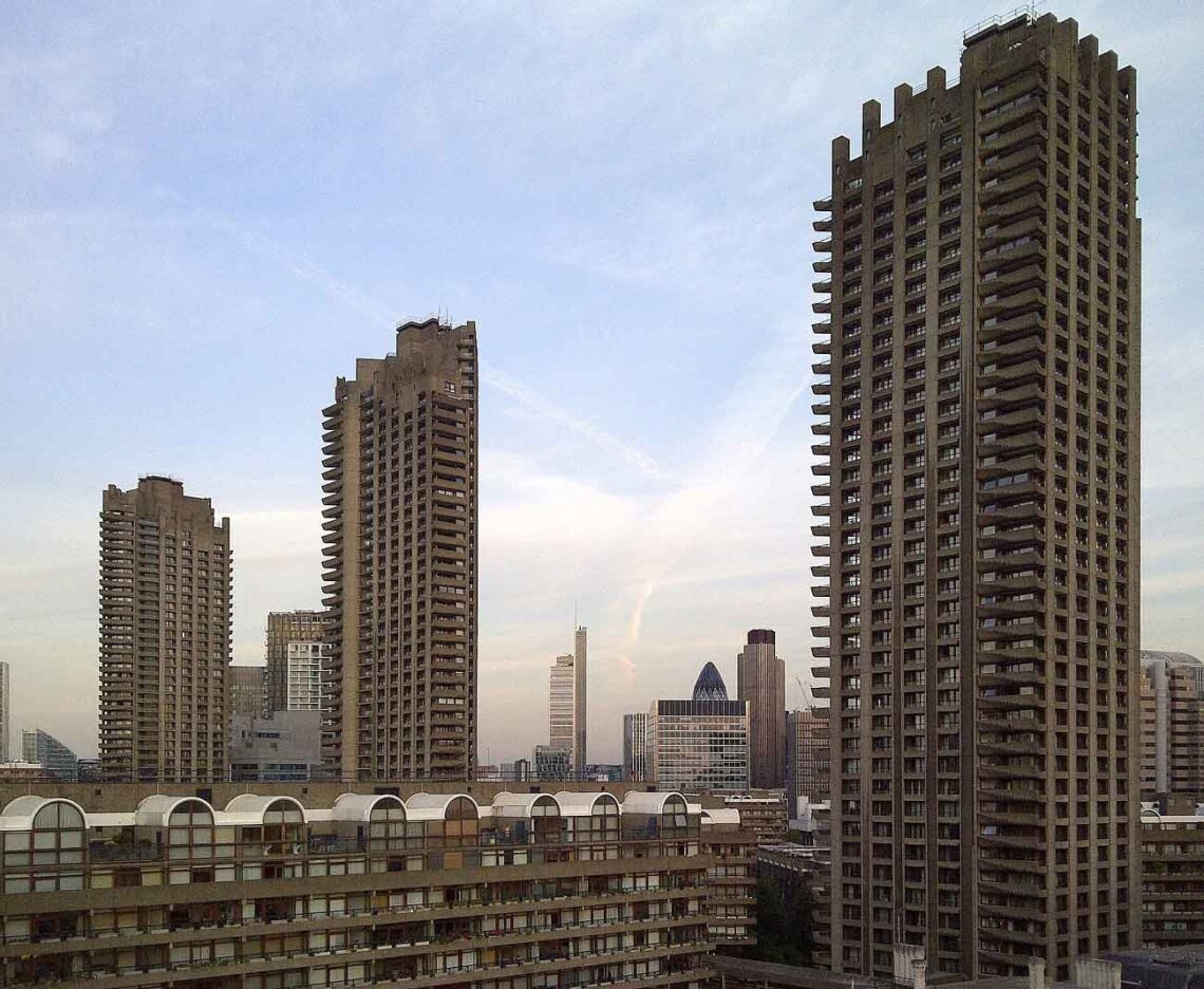 1980s brutalist social ،using: barbican estate, london, united kingdom - designed by chamberlin, powell, and bon, completed in 1982. - © riodamascus