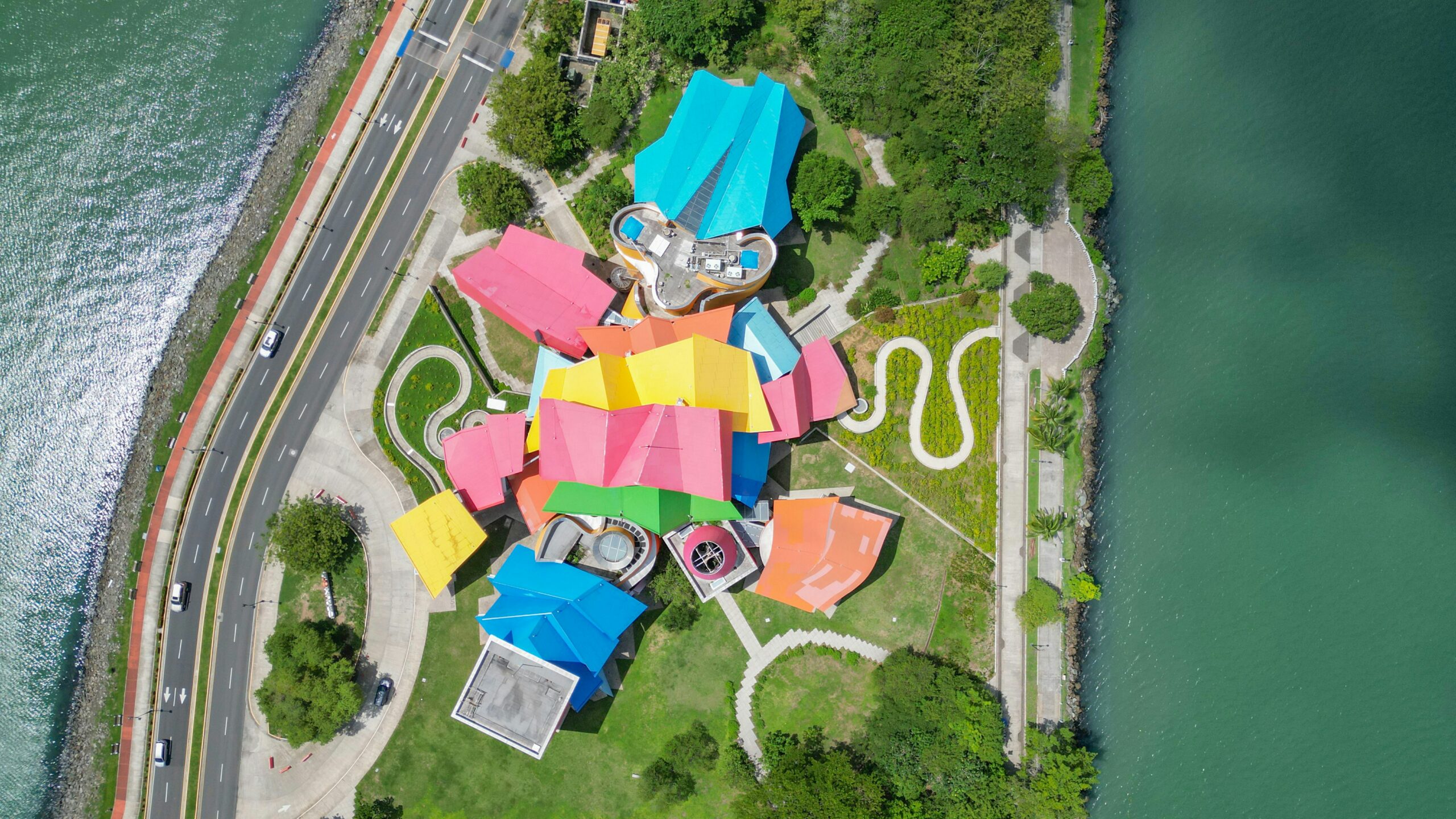 Frank Gehry: Biography, Works, Awards 59 Aerial view of biomuseo, panama city - © sol cerrud