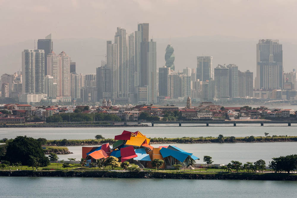 Frank Gehry: Biography, Works, Awards 62 Biomuseo, panama city - © fernando alda
