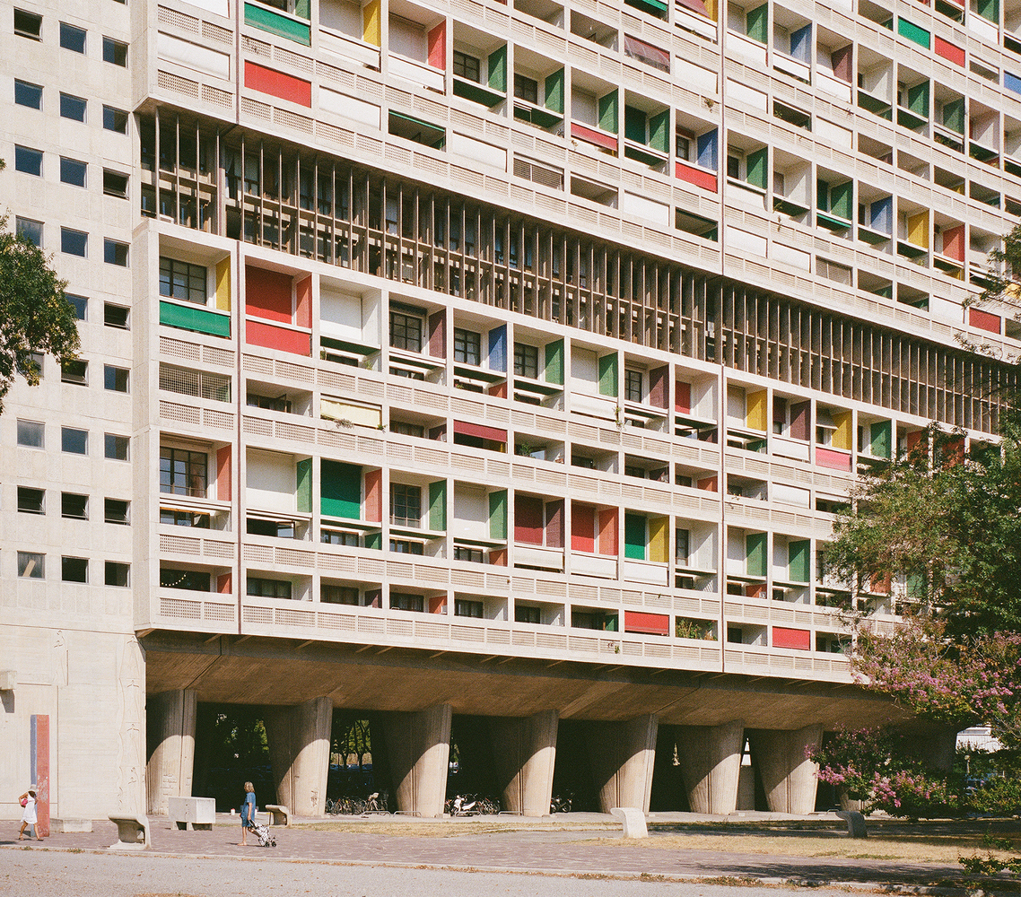 Brutalist architecture: unité d'habitation, marseille, france - designed by le corbusier, completed in 1952. - © gili merin