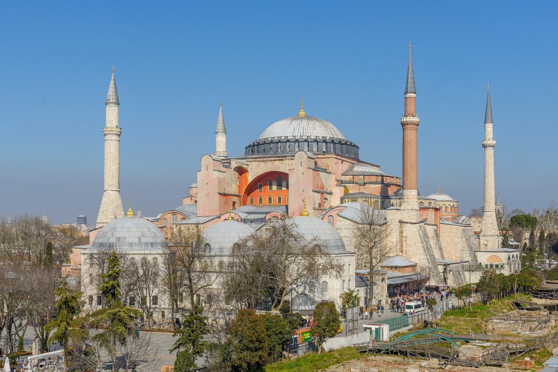 Byzantine architecture: hagia sophia, istanbul, turkey - designed by isidore of miletus and anthemius of tralles, completed in 537. - © arild vågen