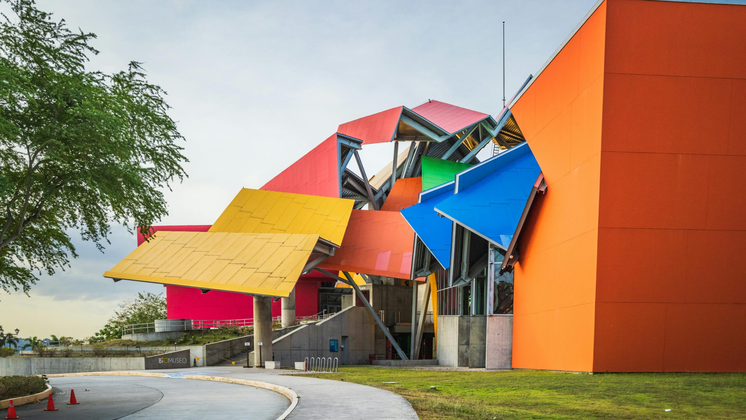 Frank Gehry: Biography, Works, Awards 60 Entrance of biomuseo, panama city - © zeluloidea