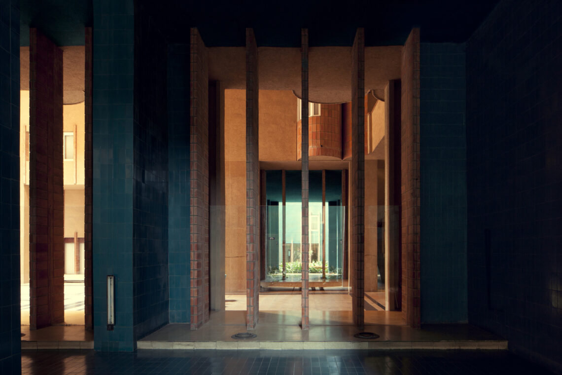 Futuristic social housing architecture walden by ricardo bofill inner courtyard detail © ricardo bofill
