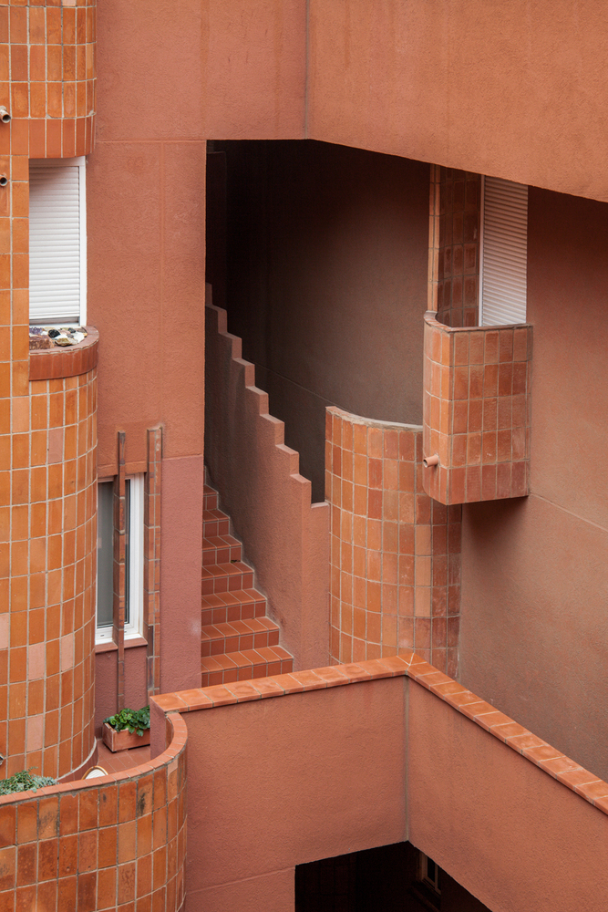 Futuristic social housing architecture walden by ricardo bofill inner courtyard detail © denis esakov