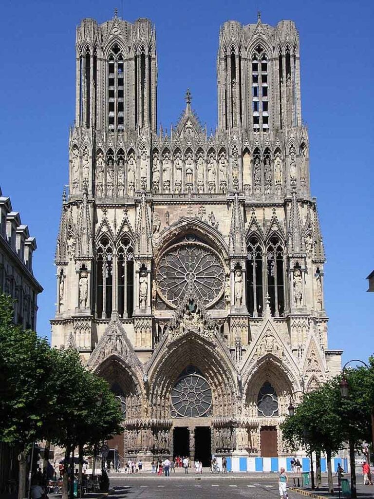 Gothic architecture: reims cathedral, france - renowned for its ornate exterior sculpture and statuary, traditional coronation site for french kings. - © ،oklecksel