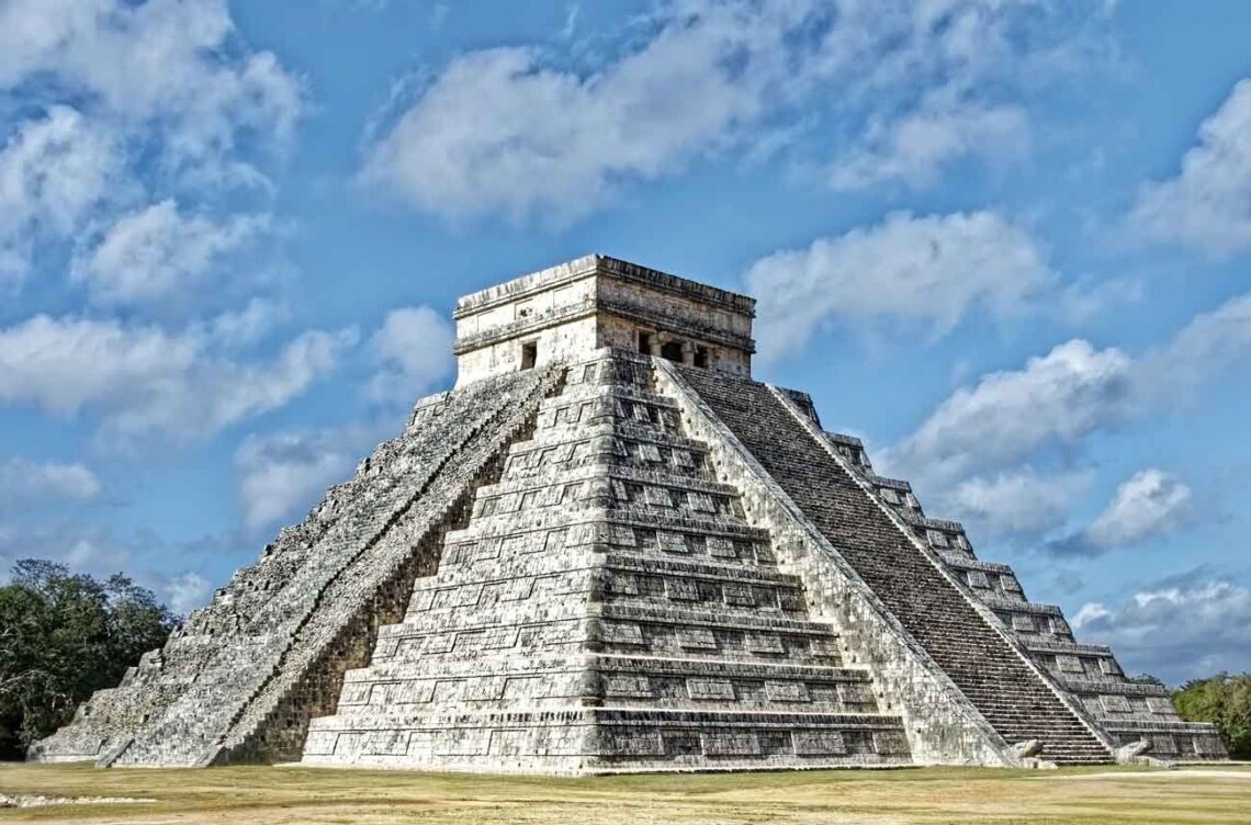 Early historical architecture: chichen itza, mexico - pre-columbian city with pyramids, including el castillo, built around the 6th century - © makalu
