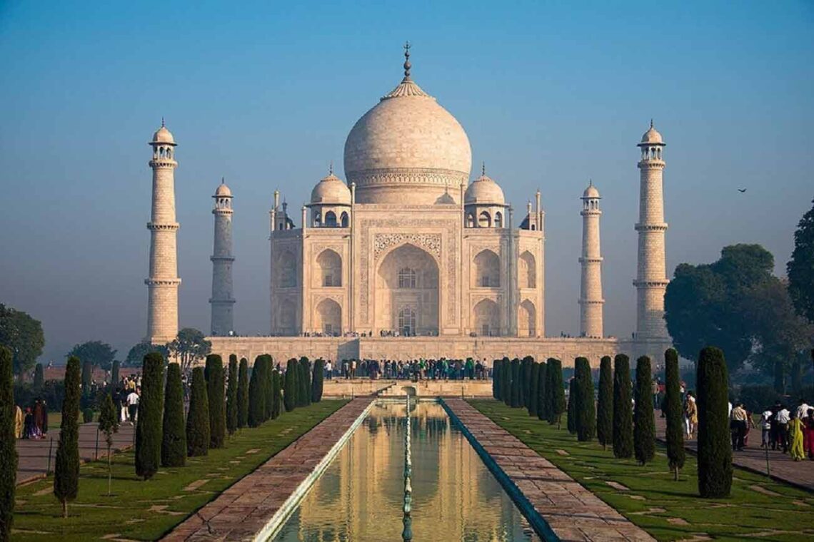 Late baroque architecture: taj mahal, india - built by mughal emperor shah jahan in the 17th century. - © ko hon chiu vincent