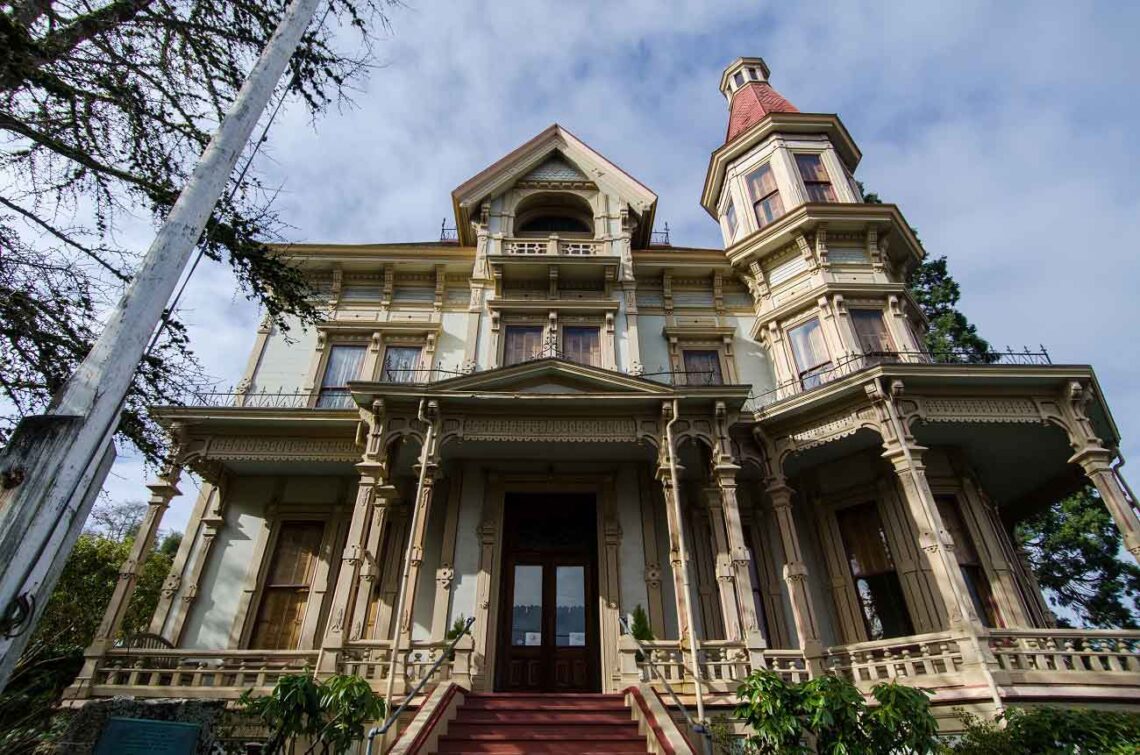 Late victorian architecture: flavel ،use, astoria, oregon, united states - designed by carl w. Leick, completed in 1885. - © arbron