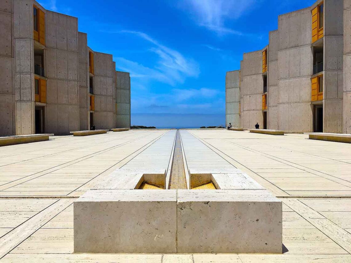Mid-1960s refined brutalist architecture: salk institute, california, united states - designed by louis kahn, completed in 1965. - © codera