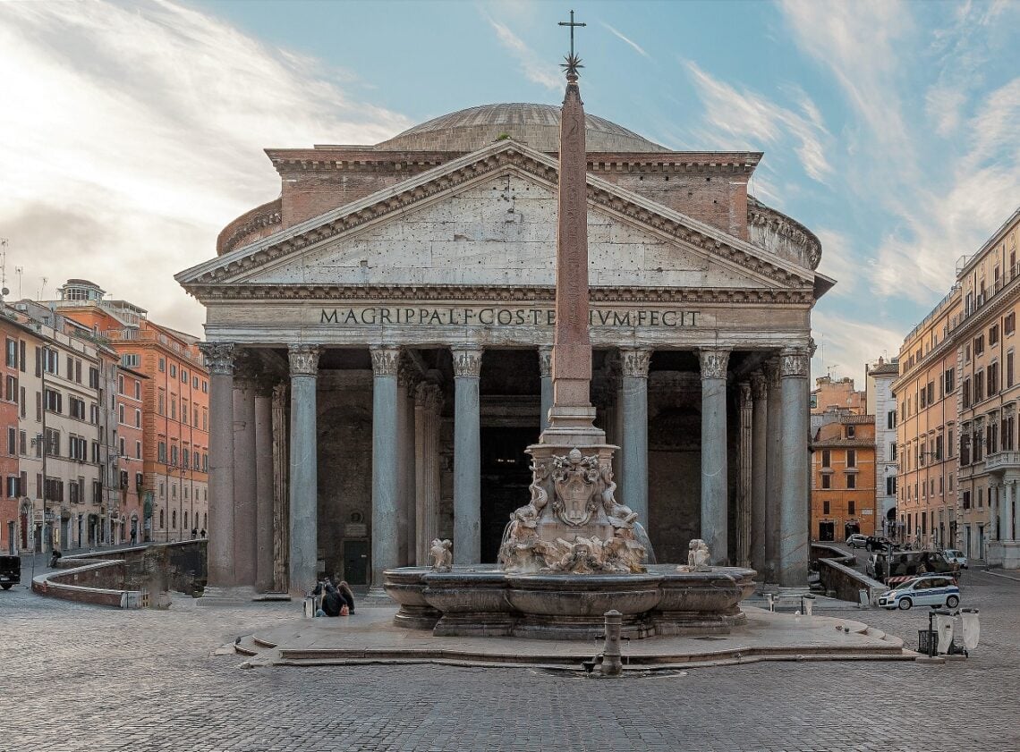 Neoclassical architecture: pantheon, rome, italy - designed by multiple architects including giuseppe valadier, completed in 128 ad. - © rabax