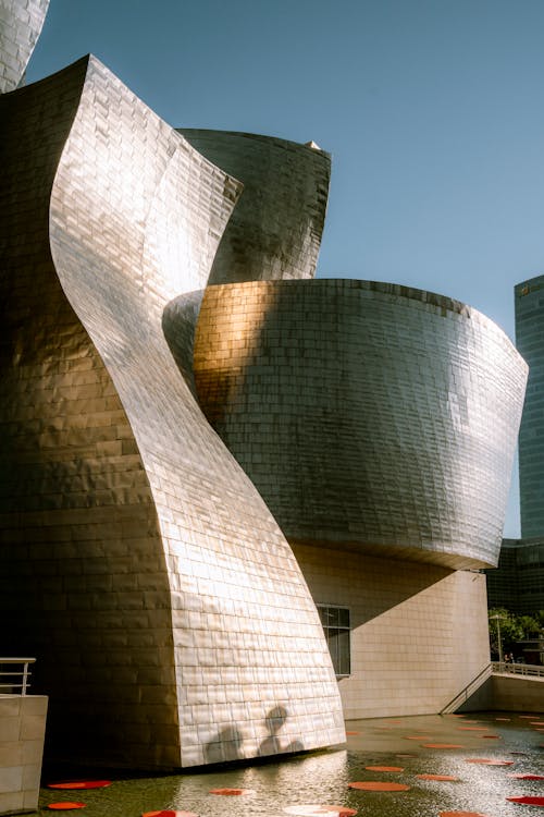 Frank Gehry: Biography, Works, Awards 34 Exterior of the guggenheim museum bilbao - © noland live