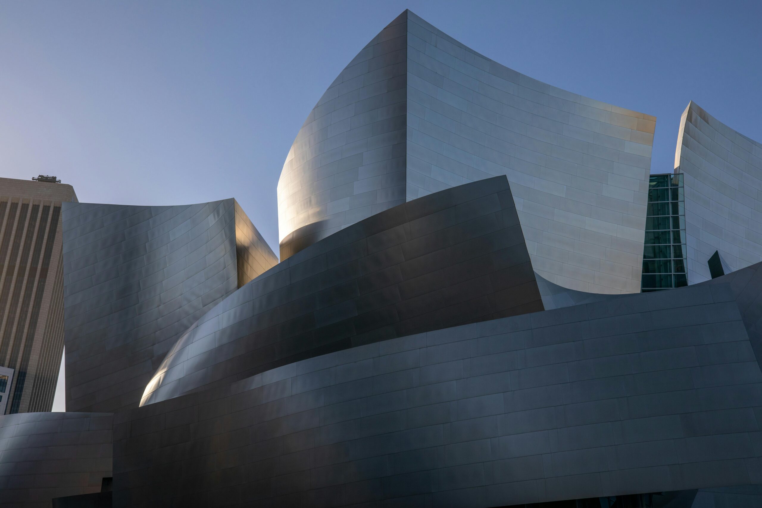 Frank Gehry: Biography, Works, Awards 43 Walt disney concert hall facade detail, los angeles, united states - © dom sch-veg-man
