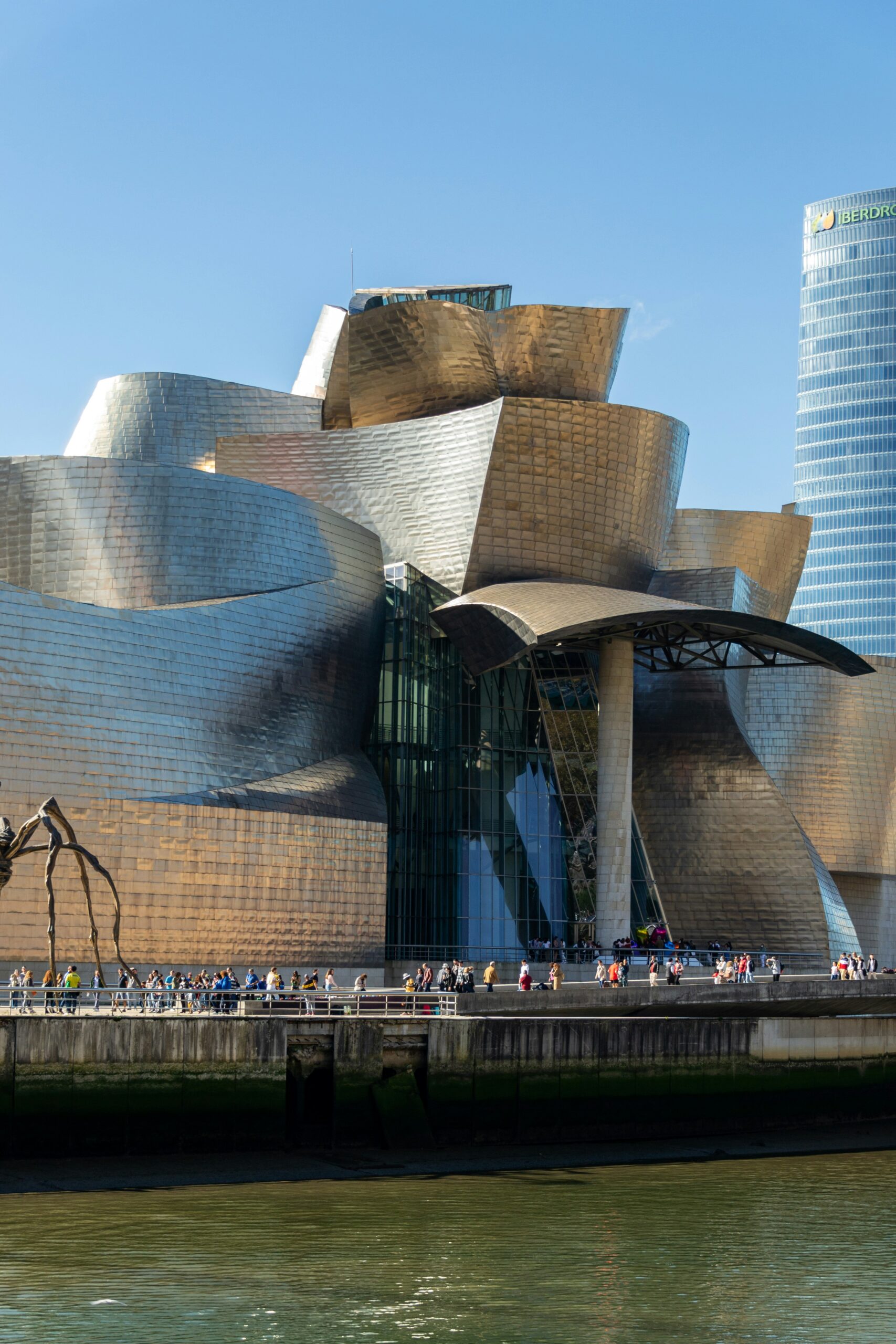 Frank Gehry: Biography, Works, Awards 33 Guggenheim museum bilbao access - © david vives