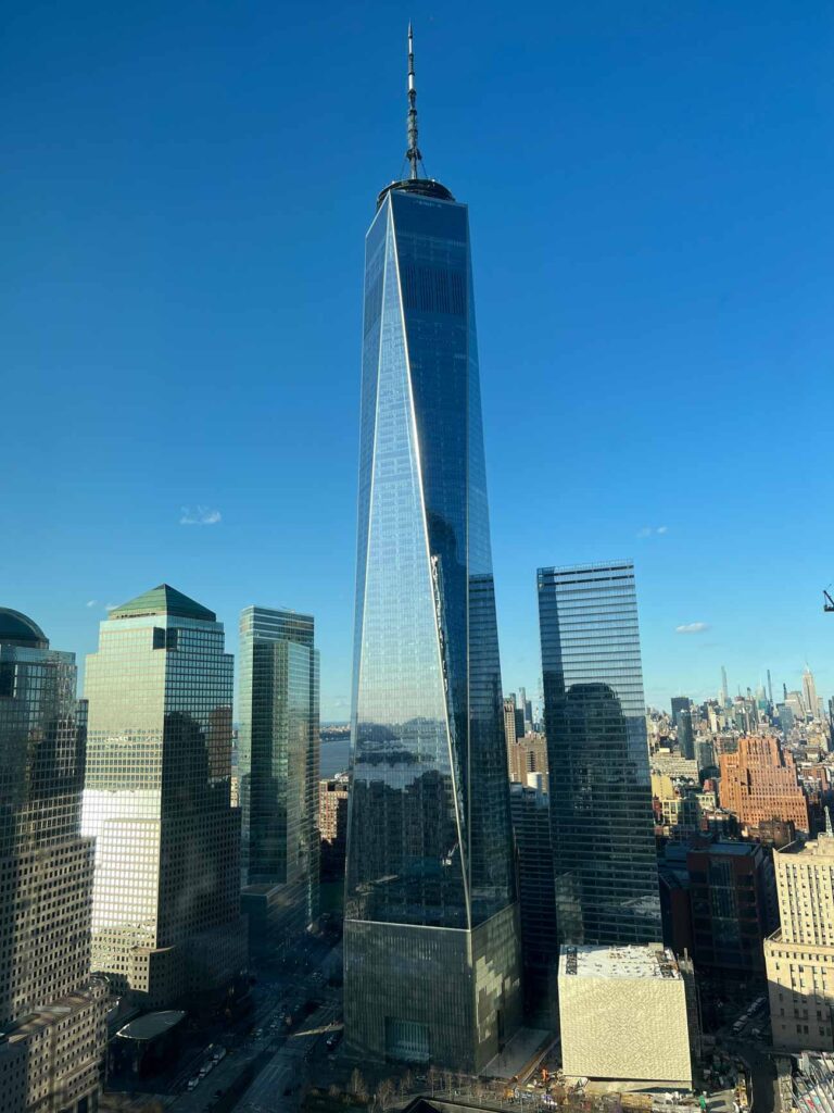 Aecom: one world trade center view of the building © praneeth thalla