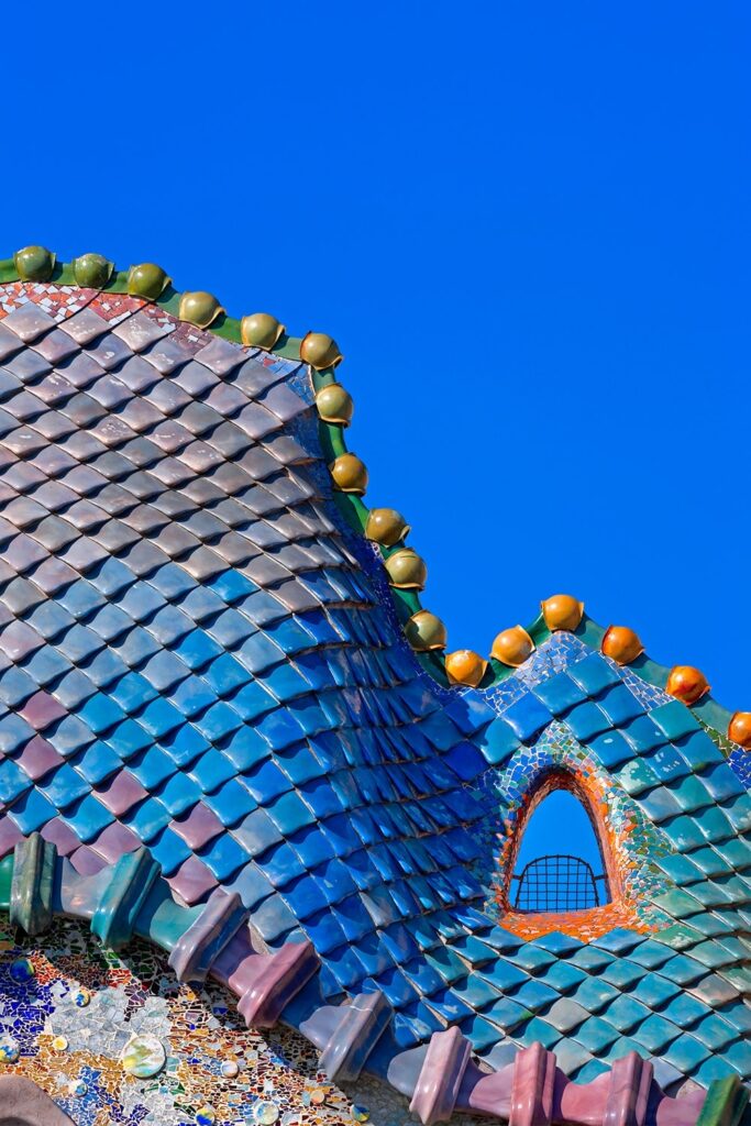 Antoni Gaudí: Biography, Works, Awards 221 Antoni gaudi: casa batlló dragon-like roof © david cardelus