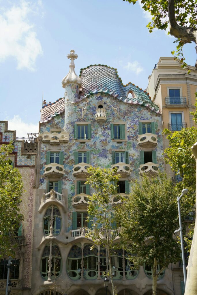 Antoni Gaudí: Biography, Works, Awards 214 Antoni gaudi: casa batlló façade © mateusz walendzik