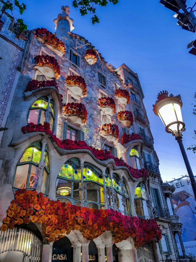 Antoni Gaudí: Biography, Works, Awards 123 Antoni gaudi: casa batlló floral decoration © amin safaripour