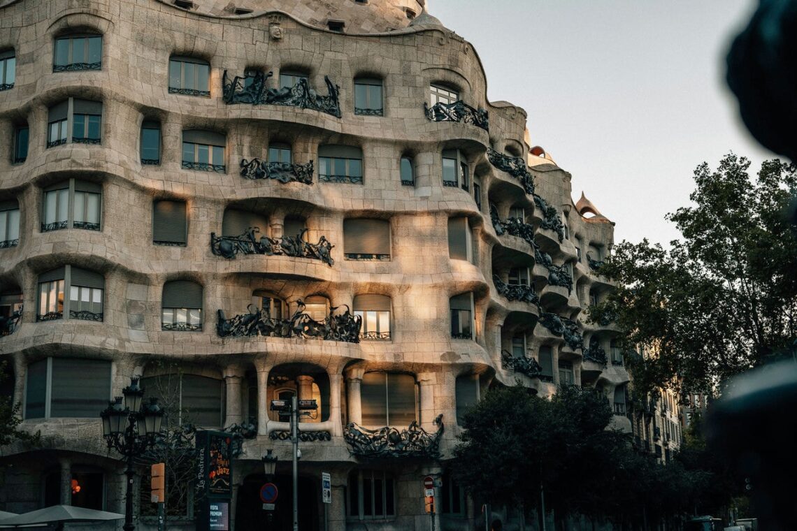 Antoni Gaudí: Biography, Works, Awards 166 Antoni gaudi: casa mila building and trees © david rüsseler