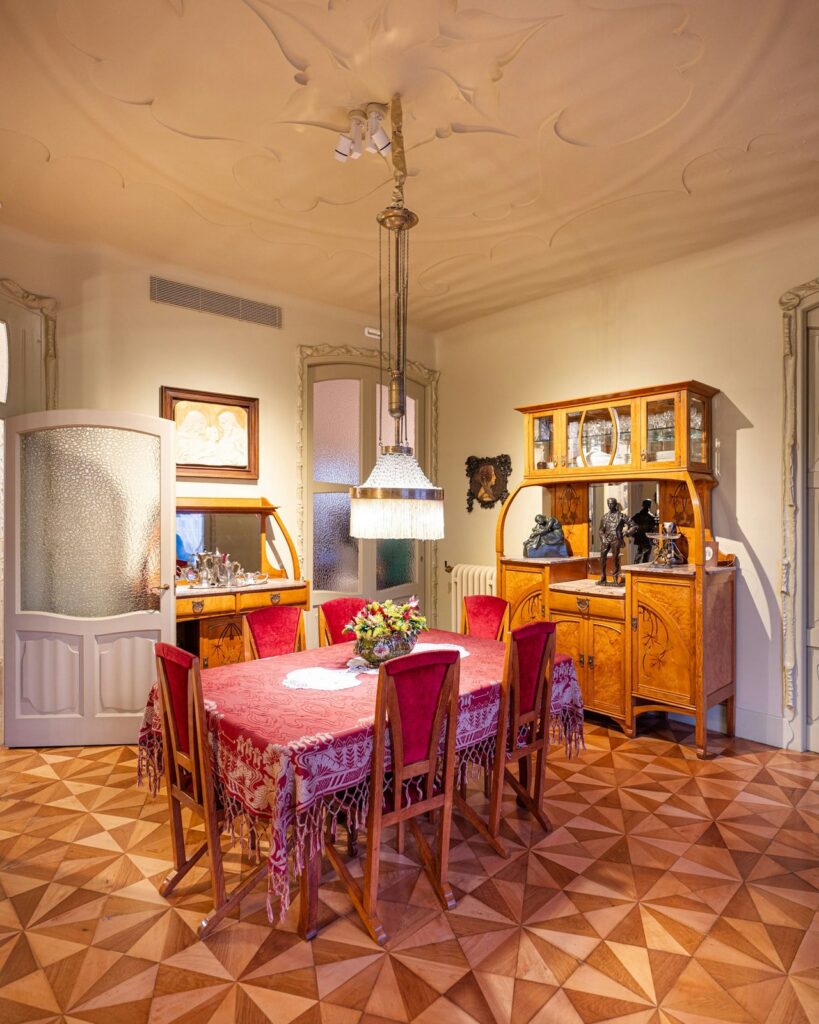 Antoni Gaudí: Biography, Works, Awards 161 Antoni gaudi: casa mila dining room © dominik gehl