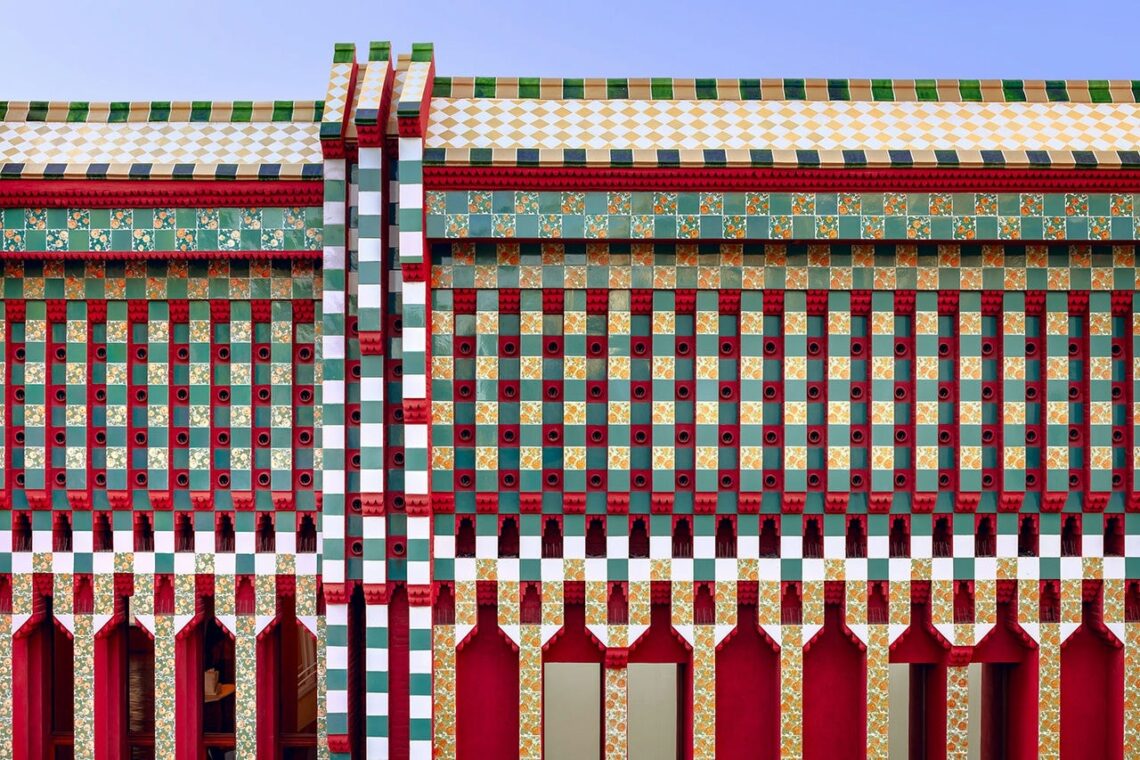 Antoni gaudi: casa vicens colored tiles frieze © david cardelús
