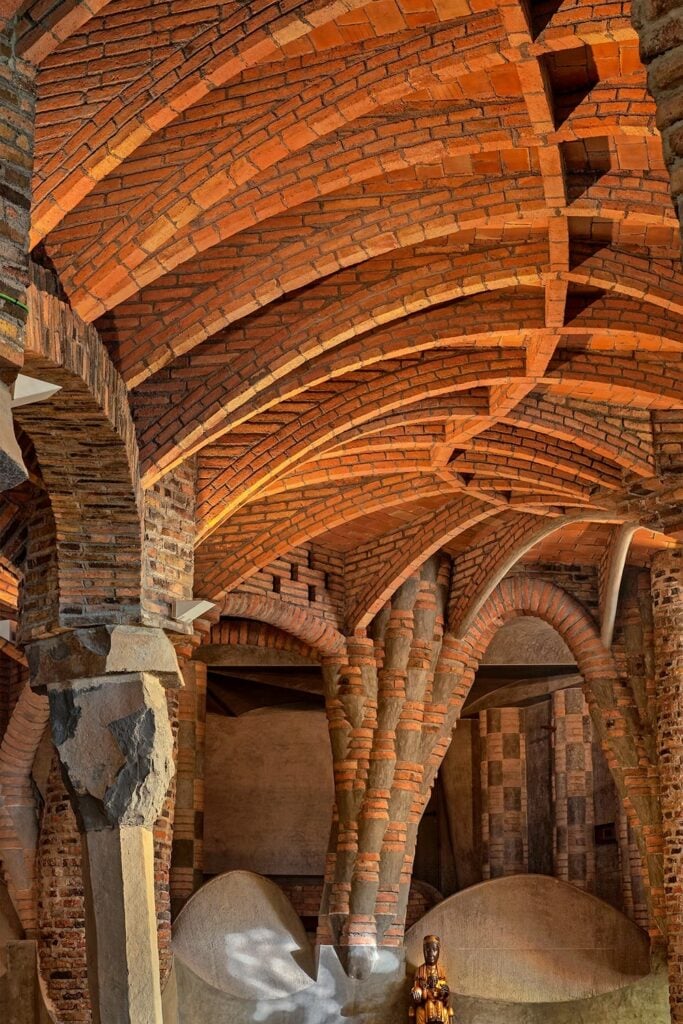 Antoni gaudi: colònia güell vaulted brick ceiling © david cardelus