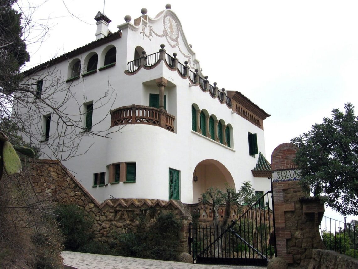 Antoni Gaudí: Biography, Works, Awards 169 Antoni gaudi: park güell casa trias © canaan