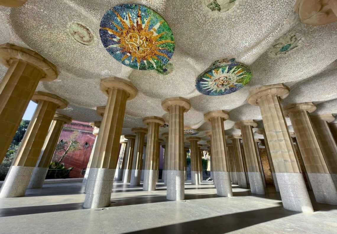 Antoni Gaudí: Biography, Works, Awards 184 Antoni gaudi: park güell hypostyle room © wikipedia