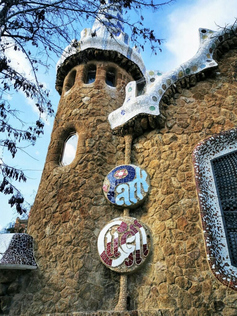 Antoni gaudi: park güell sign at stone wall of casa del guarda © mehmet turgut kirkgoz