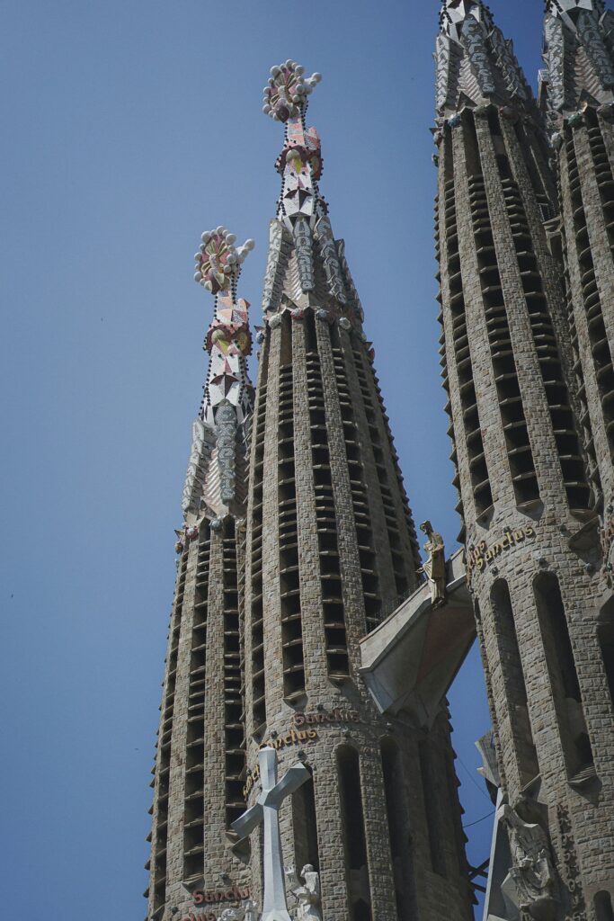 Antoni gaudi: sagrada familia closeup spires © quentin basnier