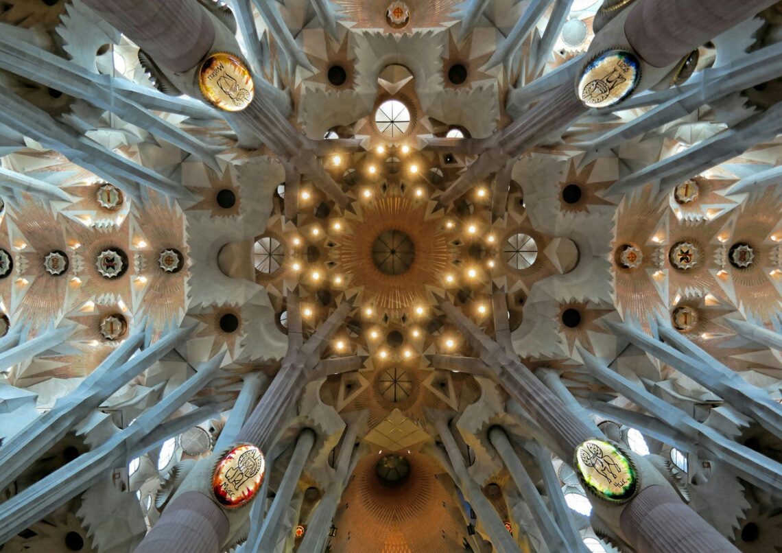 Antoni gaudi: sagrada familia dome inside © berk ozdemir